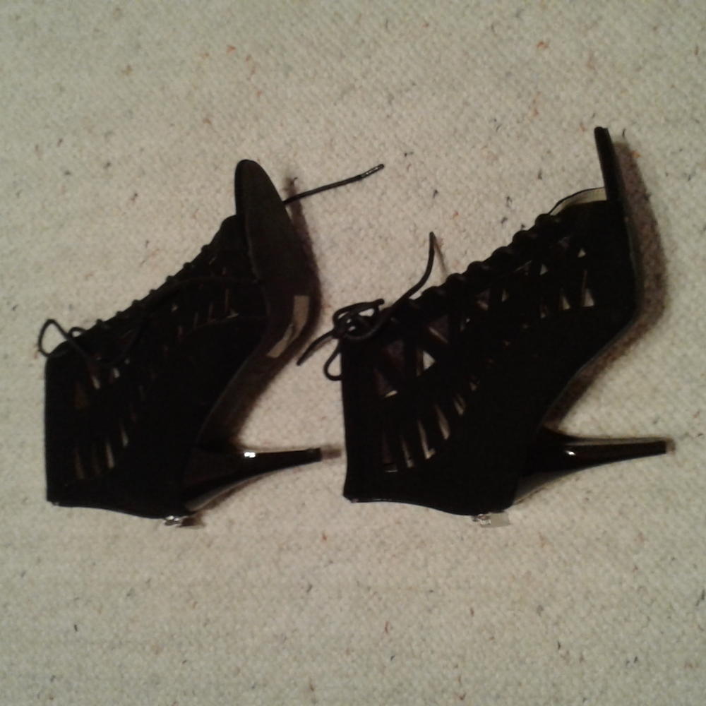 Avon cushion walk heels nwot